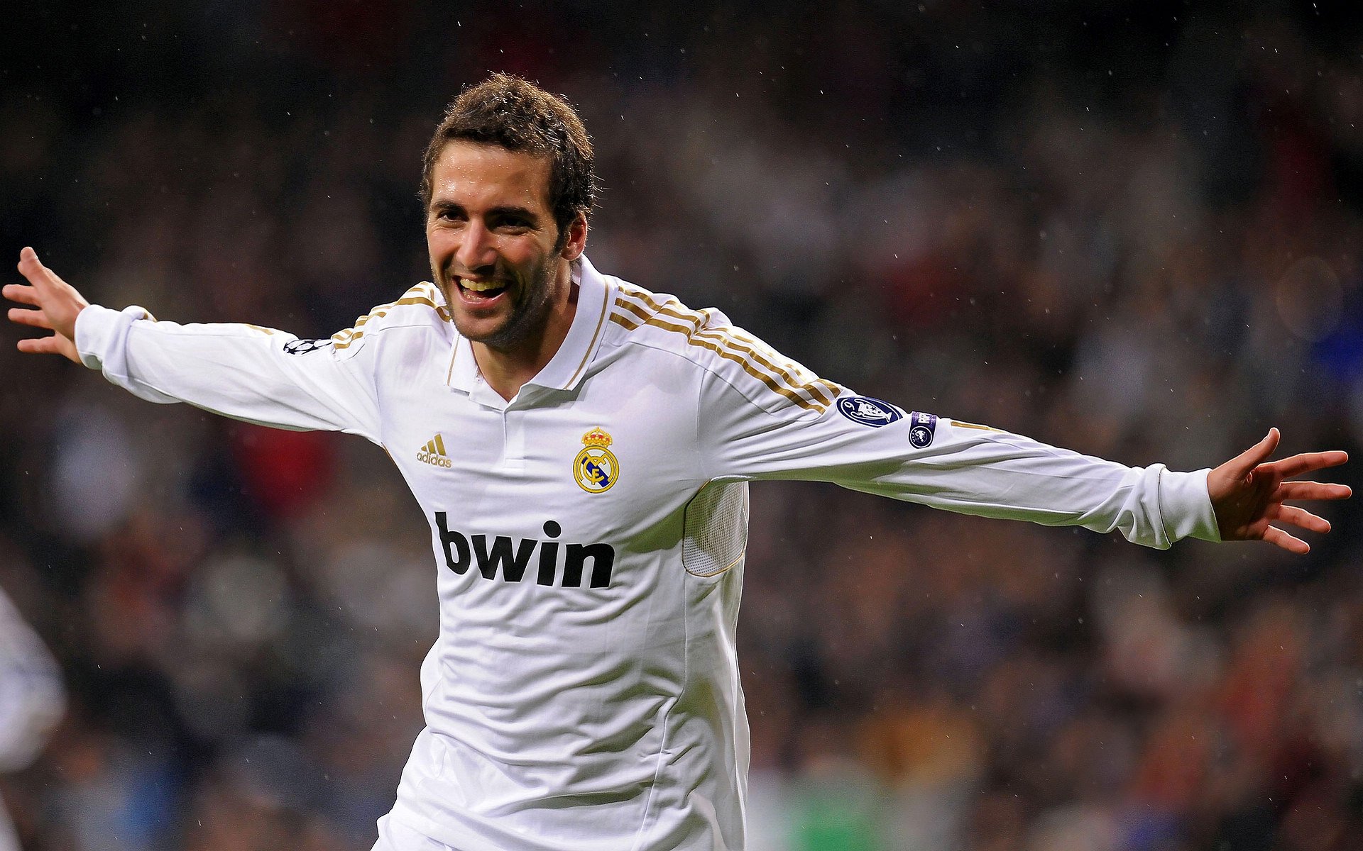 中国体育代表团举行升旗仪式 士气高涨，看中国体育代表团在冬季