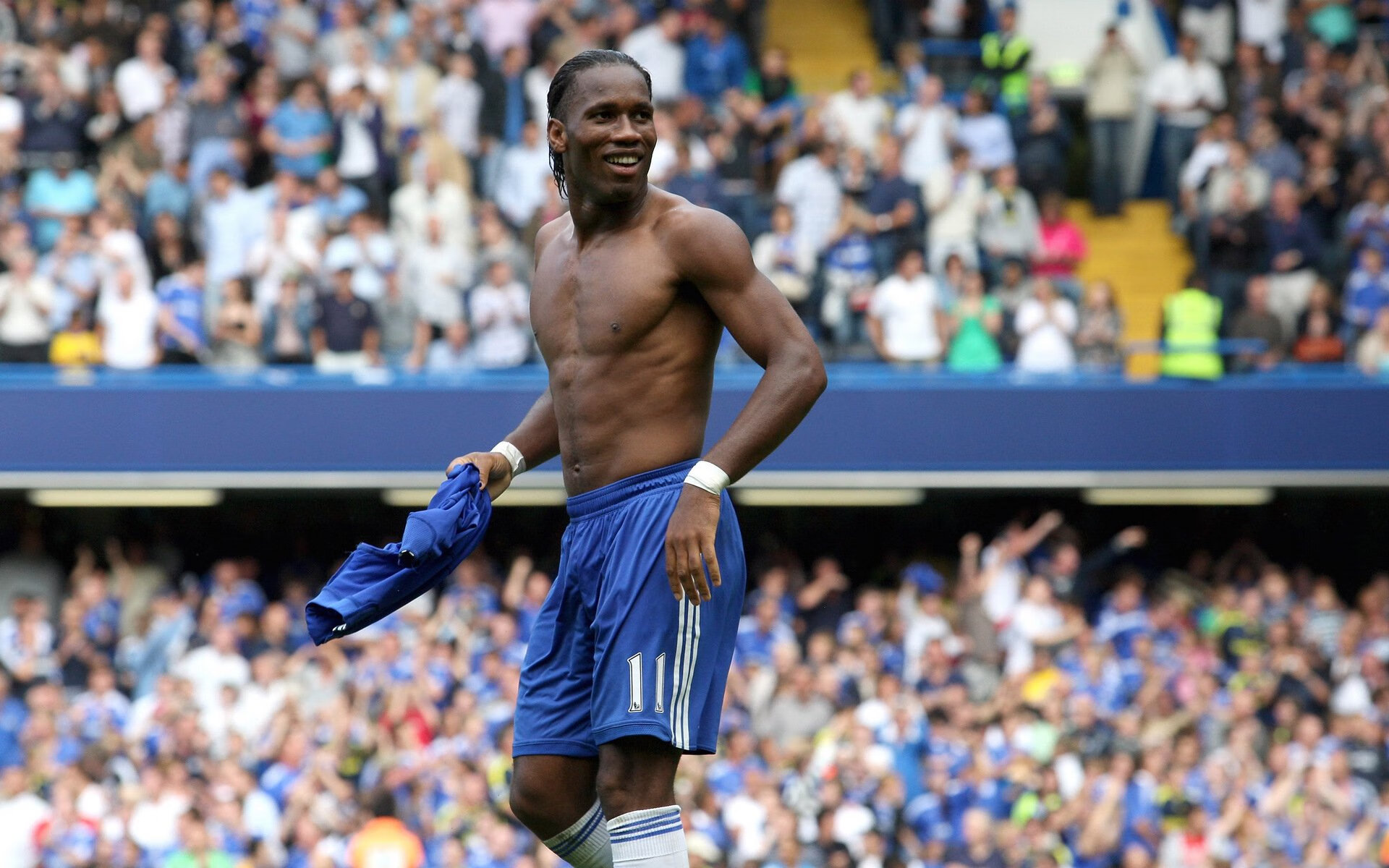 世界杯新星登陆欧冠舞台 首战即献传射赢得主场掌声